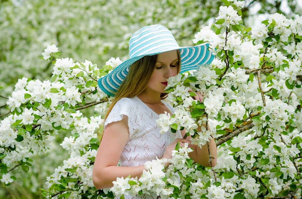 Beautiful woman with white flowers - Young Woman Beauty Sexual Girls Model Photosession