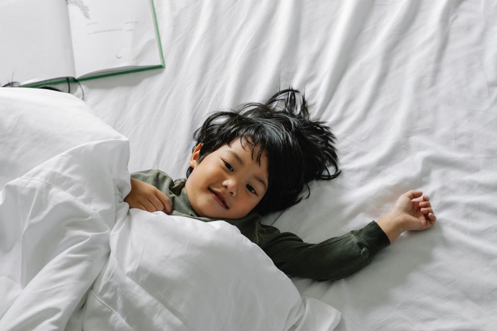 kid on a white bed - matress