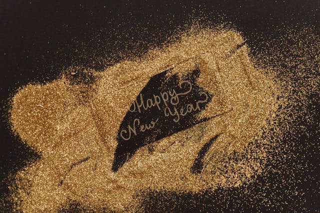 happy-new-year-greeting-card-with-glitters-6149104/